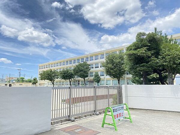 周辺：【小学校】名古屋市立東山小学校まで423ｍ