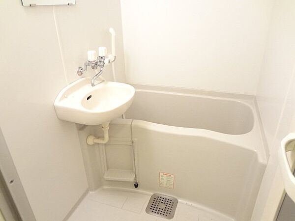 画像5:雨の日も安心の浴室乾燥機付き。