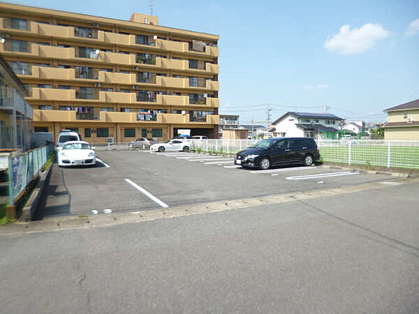 画像13:駐車場