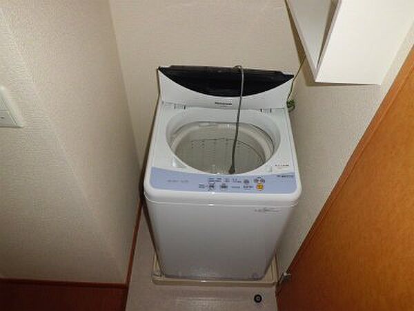 画像8:全自動洗濯機付き。