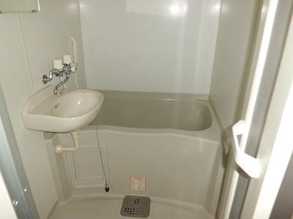 画像7:洗面台付のバスルーム。