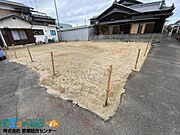 南側接道は個人地となります。角地のような環境です。