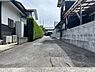 外観：前面道路（南東）