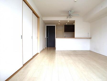 寛ぎを開放感が彩る14.5帖のLDK