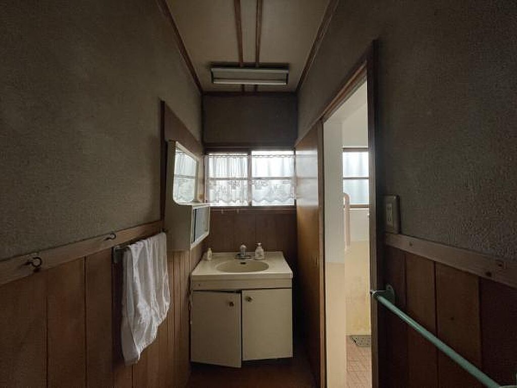 detached 愛媛県西条市丹原町石経