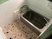 西側建物　浴室