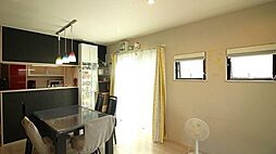 日向市永江町2丁目 3LDKのリビング/ダイニング