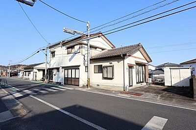 外観:現地外観写真(西側前面道路より撮影) 外観:現地外観写真(西側前面道路より撮影)