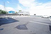 各世帯駐車場2台無料です♪