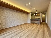 ■ＬＤＫ■　リビングに向けた間接照明が空間を演出します。対面キッチンの為お料理しながら部屋全体をご確認いただけます。