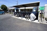 屋根付駐輪場があります。