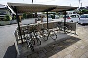 屋根付駐輪場が敷地内にあります。
