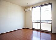 建物前面は当シャーメゾンの駐車場のため、採光性も風通しも良く、居心地の良いくつろぎ空間です♪