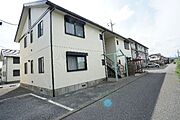 敷地内に防犯カメラが設置されているので、安心な住環境をご提供♪