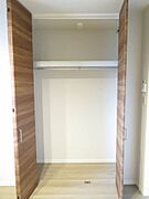 天井高まであるたっぷり収納量のクローゼット