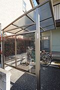屋根付き駐輪場、専用ゴミ置場有り
