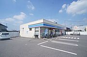 ローソン結城アクロス通り店まで徒歩4分（250ｍ）