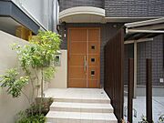 共用エントランスは部外者の出入りを防ぐオートロック仕様♪