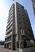 別角度からの外観写真です。