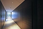 メール＆宅配コーナー。廊下はカーペット敷きとなっております☆