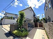☆2階建て軽量鉄骨造の建物です★