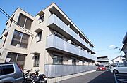 鉄骨造3階建て
