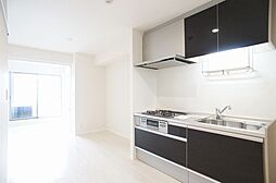 【キッチン】最下段のケコミ収納もついた3口ビルトインコンロのシステムキッチン♪