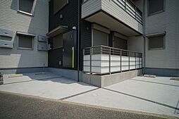 敷地内駐車場もあります（月額11，000円＜税込＞※台数・サイズに制限あり）