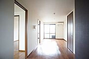 ■ＬＤＫ(1)■　バルコニーに面した明るいＬＤＫ。エアコン付！！