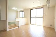 【12．7帖ＬＤＫ】シュシュ　パルク103号室へようこそ！！エアコンが付いておりますので、入居初日から快適にお住まい頂けます♪♪是非ご内覧にお越し下さいませ！！