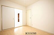 【北側洋室】こちらのお部屋は、荷物置き場にされたり、書斎にされている方が多いです！！あなたは、どんな使い方をされますか？♪♪