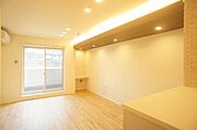 ◆ＬＤＫ◆13．1帖の対面キッチンのＬＤＫ♪エアコン・照明（ダウンライト）・アクセントクロス設置済みです♪エコカラットがお洒落な新生活を演出します！