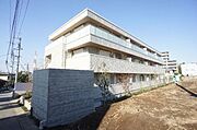オートロック・防犯カメラを設置したの3階建て賃貸住宅です。上下階の音を軽減した高遮音床システム「ＳＨＡＩＤＤ55」を搭載／都市ガス仕様で経済的です！