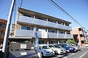 積水ハウス施工の重量鉄骨造の3階建て賃貸住宅「シャーメゾン」です。