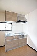 【システムキッチン】2口コンロ＆グリルも付いていて料理が好きな方、これから始められる方にオススメです！