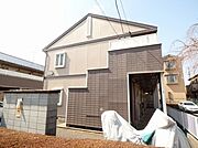 落ち着きあるブラウン系の配色が印象的な外観です。