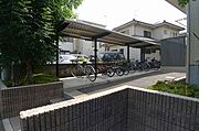 敷地内には屋根付駐輪場もあります。