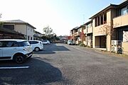 敷地内駐車場有。2台目も利用可能（空き要確認）