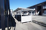 敷地内に屋根付サイクルポート有り♪
