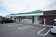 ■周辺施設■　ファミリマート　真岡亀山店まで徒歩4分（320ｍ）
