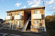 2階建て軽量鉄骨造。