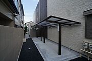 居住者様専用の自転車置場は屋根付きです。雨が降っても大切な自転車の雨避けになります。