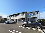 積水ハウス施工の賃貸住宅「シャーメゾン」。1階住居のみに太陽光発電の設置がございます。