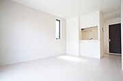 【ＬＤＫ】キッチンはリビングを見渡せるカウンタータイプになります。