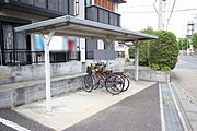屋根付き駐輪場。