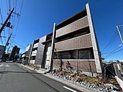 地震に強い重量鉄骨造3階建マンションタイプ。