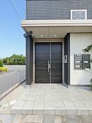 共用玄関オートロック付きで安全性の向上☆