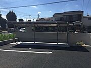 敷地内屋根付き駐輪場あり