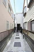 □物件入り口には門扉が設置してあります！