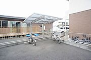 屋根付き駐輪場があります◎